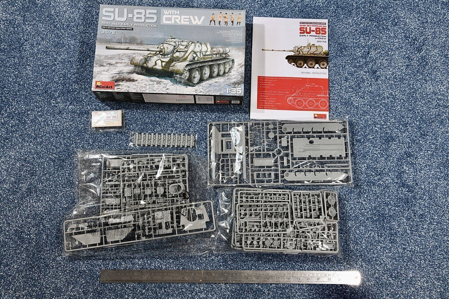 Miniart 1:35 SU-85 with crew kit#35178