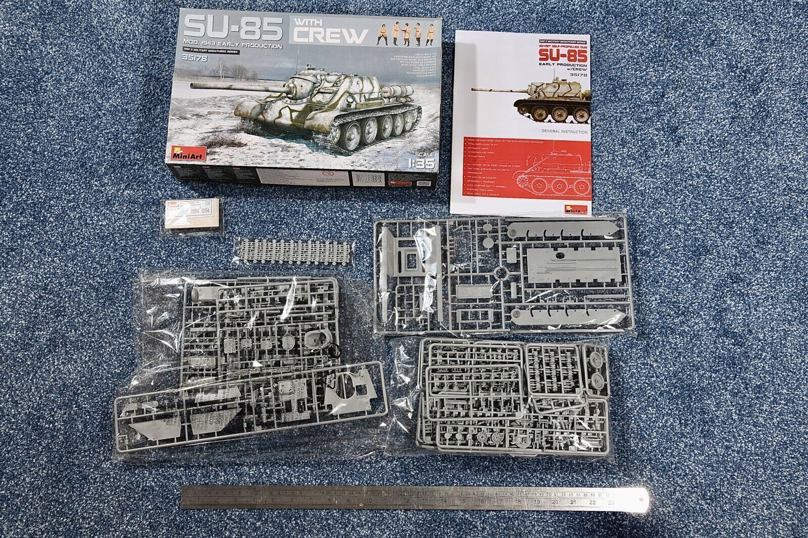 Miniart 1:35 SU-85 with crew kit#35178